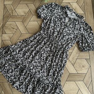 Elegant Black and White Floral Mini Dress